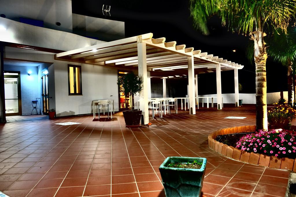 Hôtel Alta Marea à Gioiosa Marea Extérieur photo
